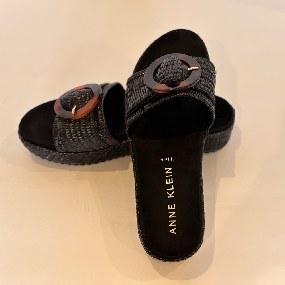 Anne Klein iflex Women's SZ 6.5M Slip On Black w/ Brown Faux Buckle Sandal EUC - Picture 10 of 10